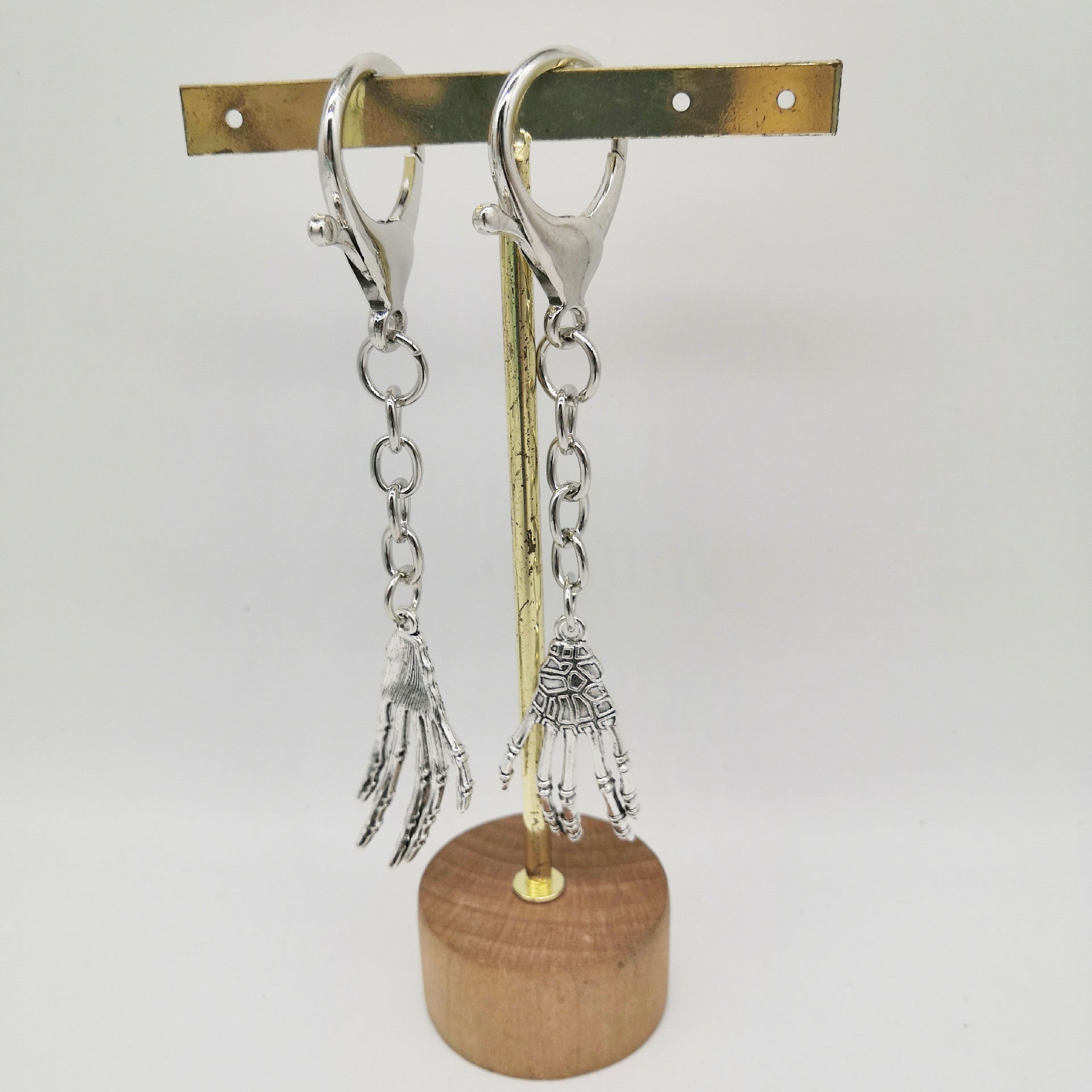 Wholesale Alloy Ghost Hand Keychain Black 8 Billiards